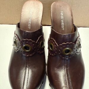 Nine West Brown Women's Clogs. Size 5.5